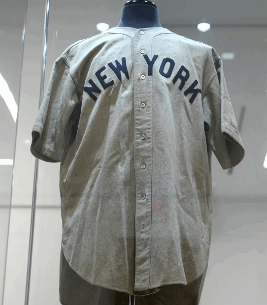 The Evolution of Sports Collecting: From Cards to Iconic Artifacts